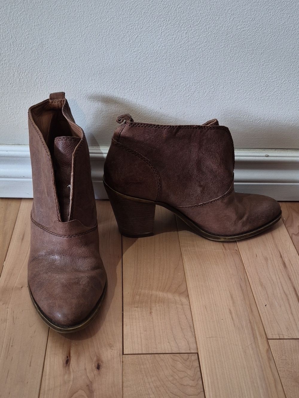 Lucky Brand Women's Size 9.5 Chestnut Brown Ankle Booties with Stacked Heel